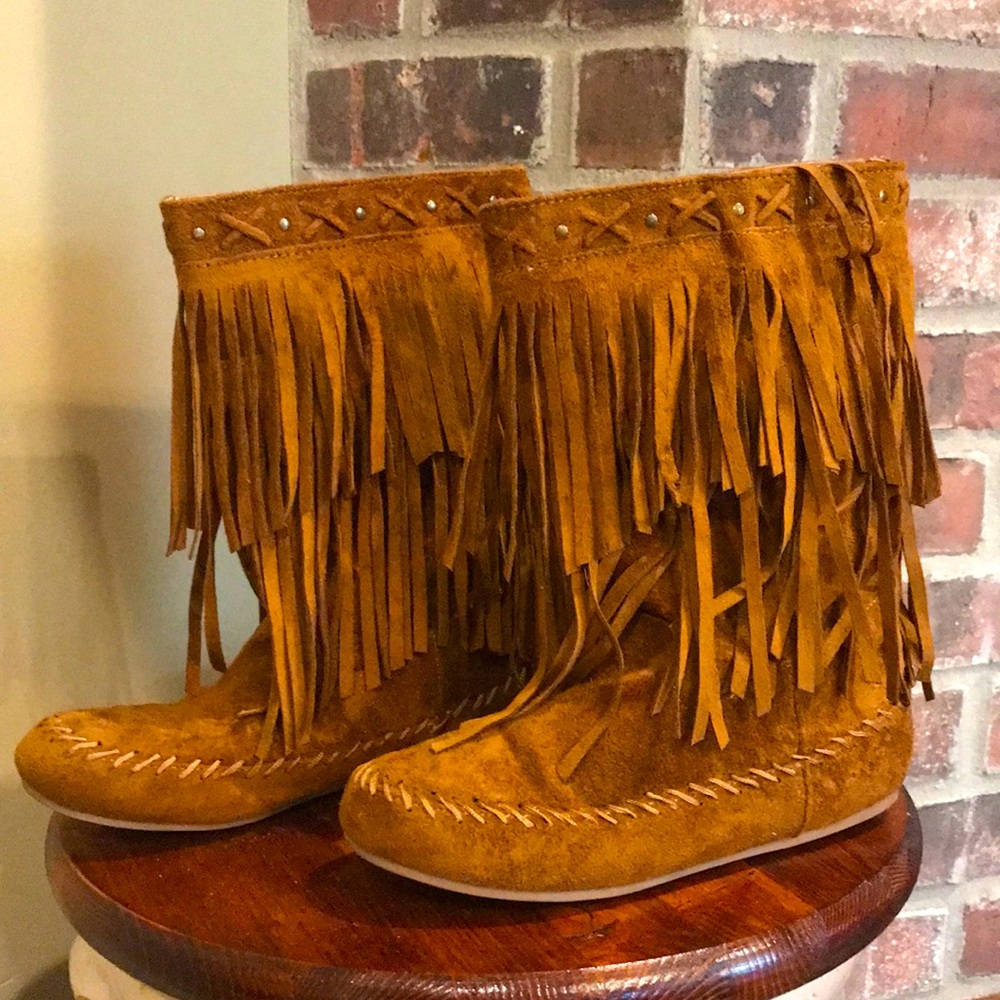 Girls fringe boots. Size 5.